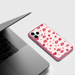 Чехол iPhone 11 Pro матовый Поцелуйчики паттерн, цвет: 3D-малиновый — фото 2