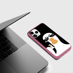 Чехол iPhone 11 Pro матовый Гусь делает селфи, цвет: 3D-малиновый — фото 2