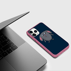 Чехол iPhone 11 Pro матовый Милый серый зайка, цвет: 3D-малиновый — фото 2