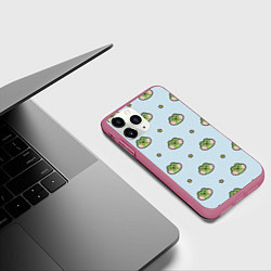 Чехол iPhone 11 Pro матовый Паттерн с лягушками, цвет: 3D-малиновый — фото 2