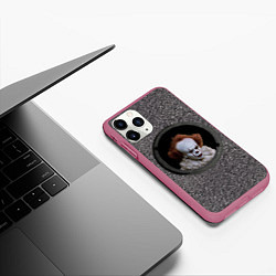 Чехол iPhone 11 Pro матовый Оно в люке, цвет: 3D-малиновый — фото 2