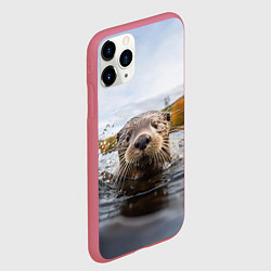 Чехол iPhone 11 Pro матовый Выдра смотрит из воды, цвет: 3D-малиновый — фото 2