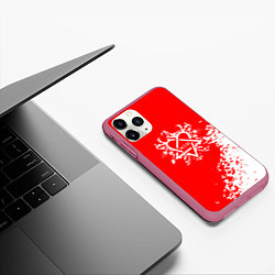 Чехол iPhone 11 Pro матовый Him финская, цвет: 3D-малиновый — фото 2