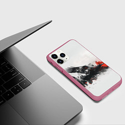Чехол iPhone 11 Pro матовый Летающий ворон и город, цвет: 3D-малиновый — фото 2