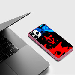 Чехол iPhone 11 Pro матовый Doom logo битва огней, цвет: 3D-малиновый — фото 2