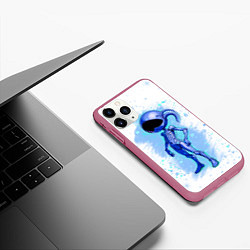 Чехол iPhone 11 Pro матовый Инопланетянин среди звезд - An alien among the sta, цвет: 3D-малиновый — фото 2