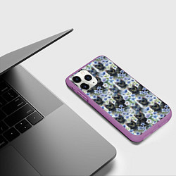 Чехол iPhone 11 Pro матовый Черные коты в незабудках, цвет: 3D-фиолетовый — фото 2