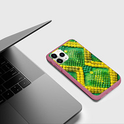 Чехол iPhone 11 Pro матовый Змеиная кожа желто-зеленая раскраска, цвет: 3D-малиновый — фото 2