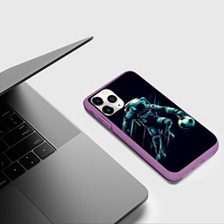 Чехол iPhone 11 Pro матовый Космонавт играет в футбол в космосе, цвет: 3D-фиолетовый — фото 2