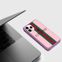 Чехол iPhone 11 Pro матовый Гусси - зелено-красная полоса на розовом фоне, цвет: 3D-фиолетовый — фото 2