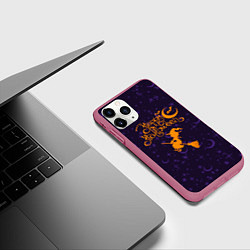 Чехол iPhone 11 Pro матовый Хэллоуин - ведьма на метле, цвет: 3D-малиновый — фото 2