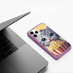 Чехол iPhone 11 Pro матовый Поп-корн и котенок, цвет: 3D-фиолетовый — фото 2