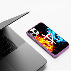 Чехол iPhone 11 Pro матовый Doom битва огонь, цвет: 3D-фиолетовый — фото 2