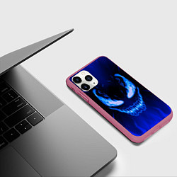 Чехол iPhone 11 Pro матовый Огненный Веном, цвет: 3D-малиновый — фото 2