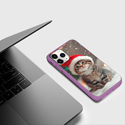 Чехол iPhone 11 Pro матовый Новогодний котенок и снег, цвет: 3D-фиолетовый — фото 2