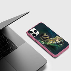 Чехол iPhone 11 Pro матовый Куда я туда и он - Мандалорец, цвет: 3D-малиновый — фото 2