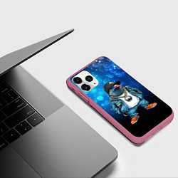 Чехол iPhone 11 Pro матовый Голубь гангстер, цвет: 3D-малиновый — фото 2