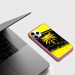 Чехол iPhone 11 Pro матовый Ведьмак трещины текстура, цвет: 3D-малиновый — фото 2