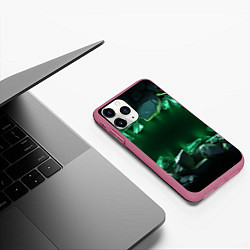 Чехол iPhone 11 Pro матовый Разбитая зеленая текстура из камней и стекла, цвет: 3D-малиновый — фото 2