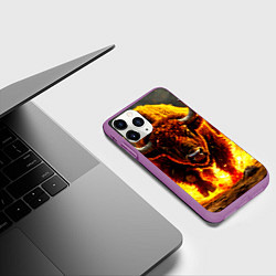Чехол iPhone 11 Pro матовый Буйвол в огне, цвет: 3D-фиолетовый — фото 2