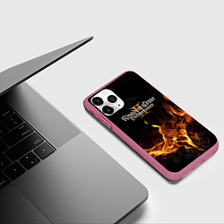 Чехол iPhone 11 Pro матовый Kingdom Come Deliverance 2 лого и огонь, цвет: 3D-малиновый — фото 2