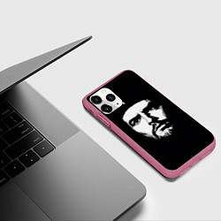 Чехол iPhone 11 Pro матовый Че Гевара тёмный фон, цвет: 3D-малиновый — фото 2