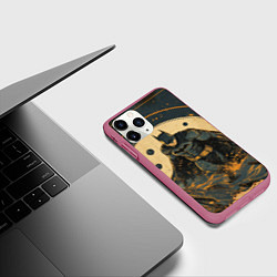 Чехол iPhone 11 Pro матовый Бэтмен крадется, цвет: 3D-малиновый — фото 2
