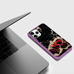 Чехол iPhone 11 Pro матовый Черная потресканная текстура с красной вставкой, цвет: 3D-фиолетовый — фото 2