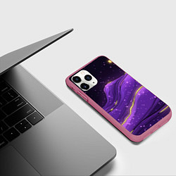 Чехол iPhone 11 Pro матовый Фиолетовая текстура с золотыми звездочками, цвет: 3D-малиновый — фото 2