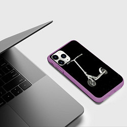 Чехол iPhone 11 Pro матовый Самокат на черно-белом, цвет: 3D-фиолетовый — фото 2
