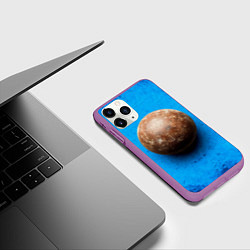 Чехол iPhone 11 Pro матовый Ядро для талкания на синем, цвет: 3D-фиолетовый — фото 2