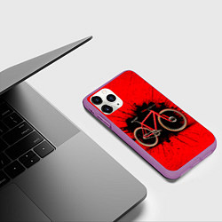 Чехол iPhone 11 Pro матовый Трековый велосипед на красном, цвет: 3D-фиолетовый — фото 2