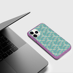 Чехол iPhone 11 Pro матовый Цветы белой ромашки на мятном фоне в горошек, цвет: 3D-фиолетовый — фото 2