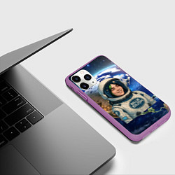 Чехол iPhone 11 Pro матовый Билли Айлиш в стиле космонавта, цвет: 3D-фиолетовый — фото 2