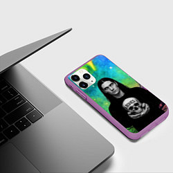 Чехол iPhone 11 Pro матовый Bones без зрачков держит череп в руках, цвет: 3D-фиолетовый — фото 2