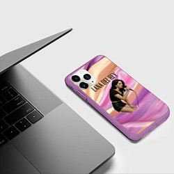 Чехол iPhone 11 Pro матовый Lana Del Rey поет в микрофон, цвет: 3D-фиолетовый — фото 2