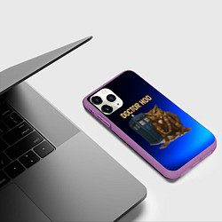 Чехол iPhone 11 Pro матовый Doctor Hoo сова у телефонной будки, цвет: 3D-фиолетовый — фото 2