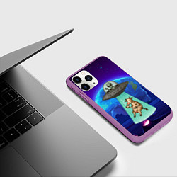 Чехол iPhone 11 Pro матовый Инопланетяне похищают корову, цвет: 3D-фиолетовый — фото 2
