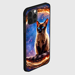 Чехол для iPhone 12 Pro Max Сиамская кошка в космосе, цвет: 3D-черный — фото 2