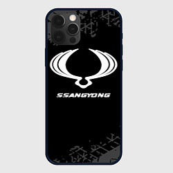 Чехол для iPhone 12 Pro SsangYong speed на темном фоне со следами шин, цвет: 3D-черный