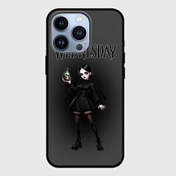 Чехол iPhone 13 Pro Уэнсдей стоит в динамичной позе и держит пузырек я