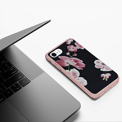Чехол iPhone 7/8 матовый Цветы на черном фоне, цвет: 3D-светло-розовый — фото 2