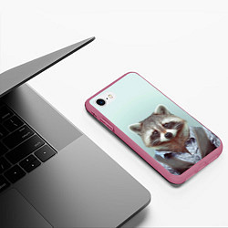 Чехол iPhone 7/8 матовый Мужчина енот, цвет: 3D-малиновый — фото 2