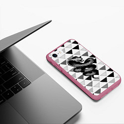 Чехол iPhone 7/8 матовый Snake Geometric, цвет: 3D-малиновый — фото 2