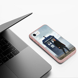 Чехол iPhone 7/8 матовый Доктор кто, цвет: 3D-светло-розовый — фото 2