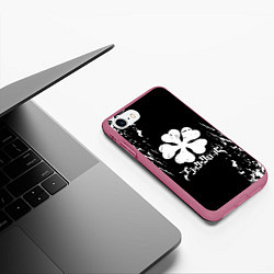 Чехол iPhone 7/8 матовый Чёрный клевер, цвет: 3D-малиновый — фото 2