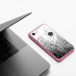 Чехол iPhone 7/8 матовый Черный клевер, цвет: 3D-малиновый — фото 2