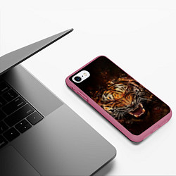 Чехол iPhone 7/8 матовый ЯРОСТЬ ТИГРА, цвет: 3D-малиновый — фото 2