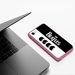 Чехол iPhone 7/8 матовый The Beatles черно - белый партер, цвет: 3D-малиновый — фото 2