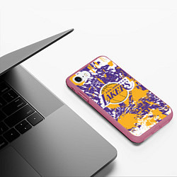 Чехол iPhone 7/8 матовый LAKERS ФИРМЕННЫЕ ЦВЕТА БРЫЗГИ КРАСОК LA, цвет: 3D-малиновый — фото 2